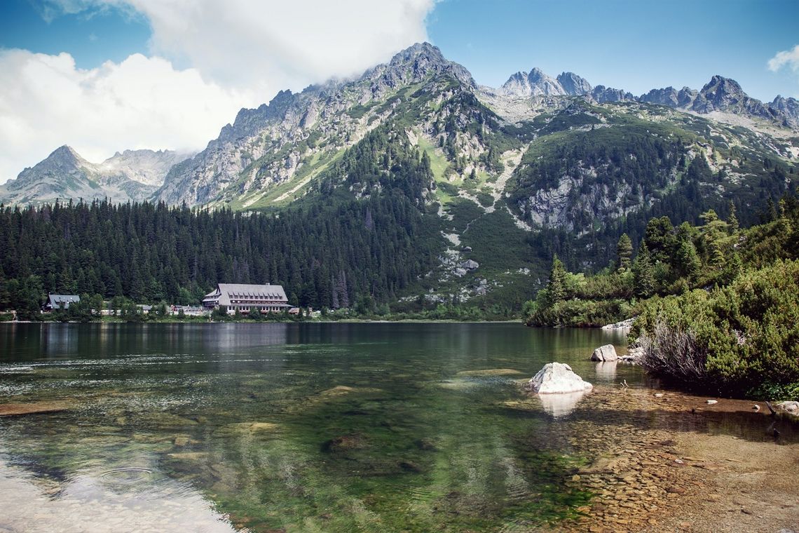Dlaczego warto zwiedzić Tatry jesienią?